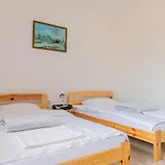 Barát - Cosy - Teljes Ház Privát Udvarral - 4 Szoba, 2 Fürdő Apartamento Szeged