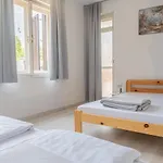 Barát - Cosy - Teljes Ház Privát Udvarral - 4 Szoba, 2 Fürdő Apartamento