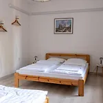 Barát - Cosy - Teljes Ház Privát Udvarral - 4 Szoba, 2 Fürdő Apartamento *