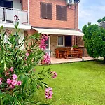 Barát - Cosy - Teljes Ház Privát Udvarral - 4 Szoba, 2 Fürdő * Szeged