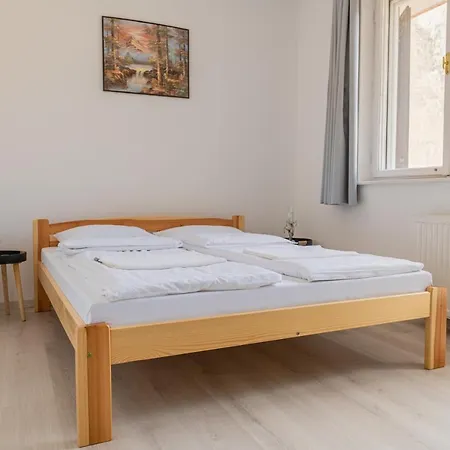 Barat Vendeghaz - Cosy - Teljes Haz Privat Udvarral - 4 Szoba, 2 Fuerdo