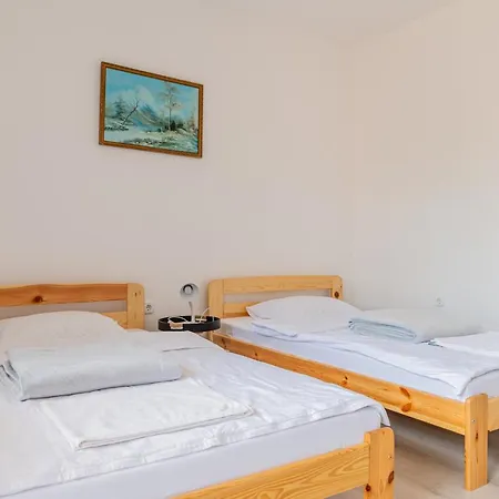 Barat Vendeghaz - Cosy - Teljes Haz Privat Udvarral - 4 Szoba, 2 Fuerdo Apartment Szeged