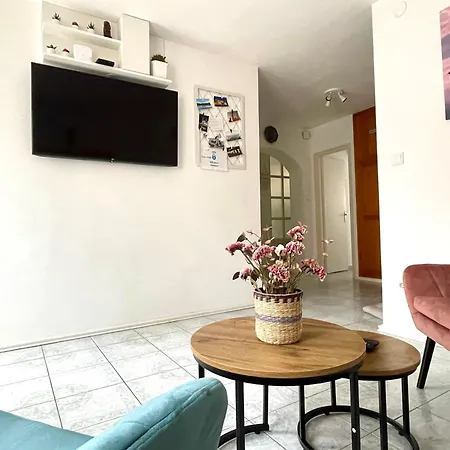 Barat Vendeghaz - Cosy - Teljes Haz Privat Udvarral - 4 Szoba, 2 Fuerdo Apartment Szeged