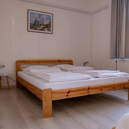 Lejlighed Barat Vendeghaz - Cosy - Teljes Haz Privat Udvarral - 4 Szoba, 2 Fuerdo