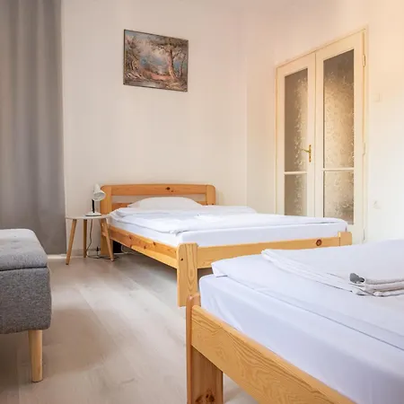 Barat Vendeghaz - Cosy - Teljes Haz Privat Udvarral - 4 Szoba, 2 Fuerdo *