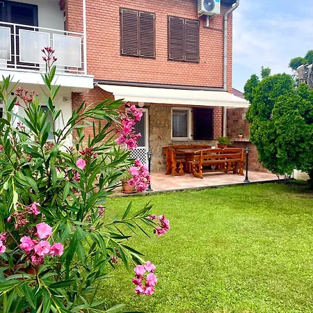 Barat Vendeghaz - Cosy - Teljes Haz Privat Udvarral - 4 Szoba, 2 Fuerdo * Szeged