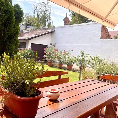 Barat Vendeghaz - Cosy - Teljes Haz Privat Udvarral - 4 Szoba, 2 Fuerdo