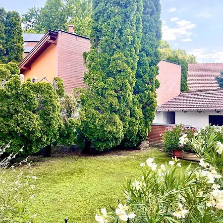 Apartment Barat Vendeghaz - Cosy - Teljes Haz Privat Udvarral - 4 Szoba, 2 Fuerdo Szeged
