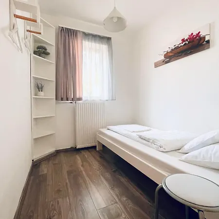 Barat Vendeghaz - Cosy - Teljes Haz Privat Udvarral - 4 Szoba, 2 Fuerdo Apartment *