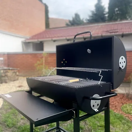 Barat Vendeghaz - Cosy - Teljes Haz Privat Udvarral - 4 Szoba, 2 Fuerdo * Szeged