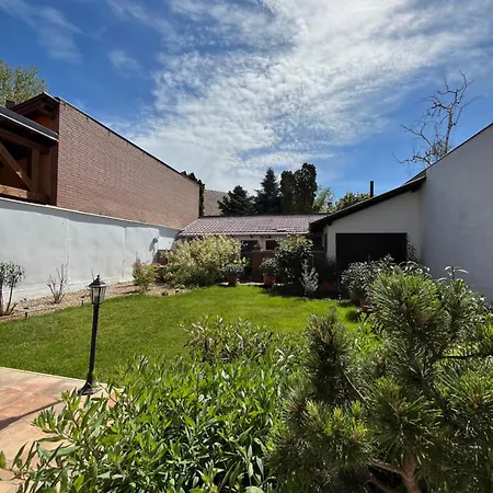 Barat Vendeghaz - Cosy - Teljes Haz Privat Udvarral - 4 Szoba, 2 Fuerdo Lejlighed Szeged